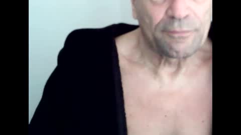 Snapshot of invested2022 chatting on 11.08.25 Invested online show from 11.08.25