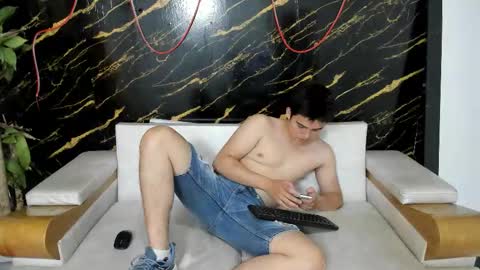 Snapshot of invincible200 chatting on 09.12.25 invincible200 online show from 09.12.25