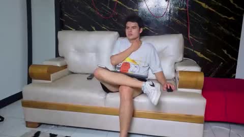 Snapshot of invincible200 chatting on 09.22.25 invincible200 online show from 09.22.25