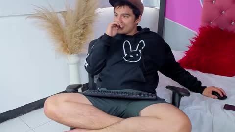 Snapshot of invincible200 chatting on 09.24.25 invincible200 online show from 09.24.25