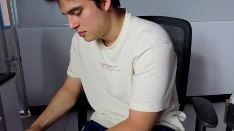 Snapshot of invincible200 chatting on 10.13.25 invincible200 online show from 10.13.25