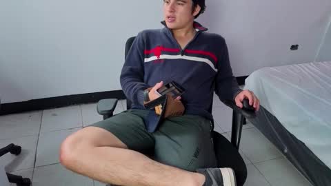 Snapshot of invincible200 chatting on 11.03.25 invincible200 online show from 11.03.25