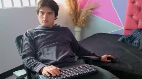 Snapshot of invincible200 chatting on 11.17.25 invincible200 online show from 11.17.25