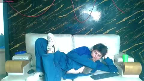 Snapshot of invincible200 chatting on 11.28.25 invincible200 online show from 11.28.25