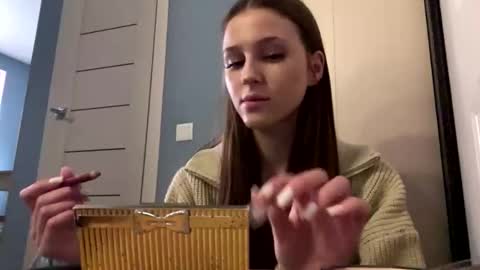 Snapshot of iraidamoos chatting on 12.19.25 Dina online show from 12.19.25