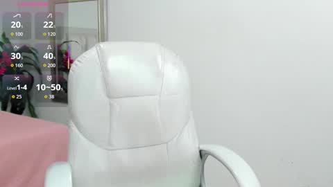 Snapshot of iris8_ chatting on 11.19.25 iris8_ online show from 11.19.25