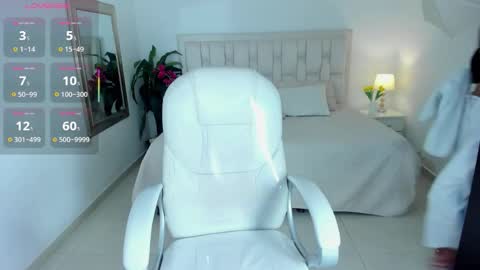 Snapshot of iris8_ chatting on 11.21.25 iris8_ online show from 11.21.25