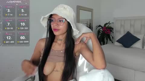 Snapshot of iris8_ chatting on 11.28.25 iris8_ online show from 11.28.25