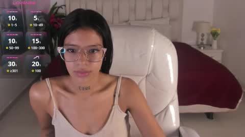 Snapshot of iris8_ chatting on 12.02.25 iris8_ online show from 12.02.25