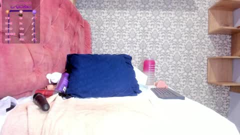 Snapshot of iris_charlotte chatting on 04.01.26 Hot Charlotte online show from 04.01.26