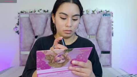 Snapshot of iris_mandarinne chatting on 10.28.25 Iris online show from 10.28.25