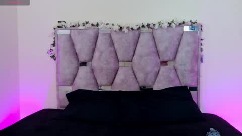 Snapshot of iris_mandarinne chatting on 10.31.25 Iris online show from 10.31.25