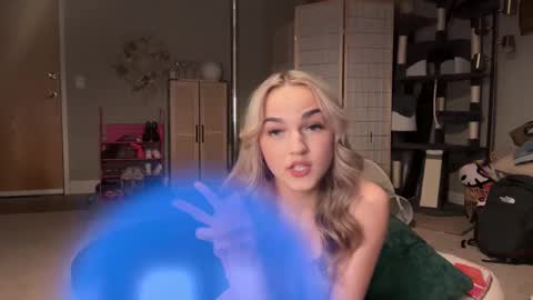 Snapshot of iris_world chatting on 02.22.25 iris online show from 02.22.25