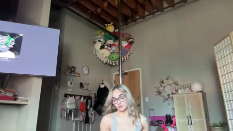 Snapshot of iris_world chatting on 02.23.25 iris online show from 02.23.25