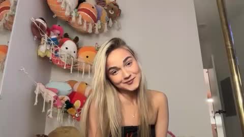 Snapshot of iris_world chatting on 10.30.25 iris online show from 10.30.25