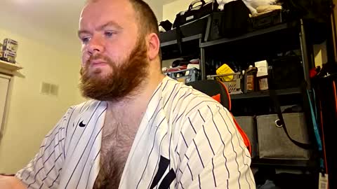 Snapshot of irishdaddy24 chatting on 01.12.26 twitter theirishman205 online show from 01.12.26