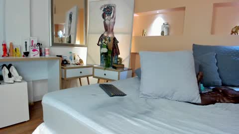 Iriss  online show from 01.25.25