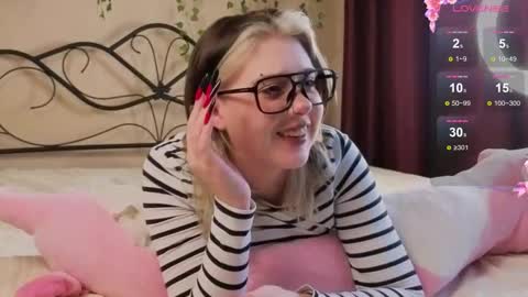 Snapshot of irissocute chatting on 09.19.25 I am Cutie Iris3 online show from 09.19.25