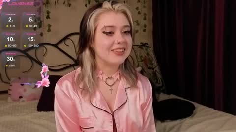 Snapshot of irissocute chatting on 11.10.25 I am Cutie Iris3 online show from 11.10.25