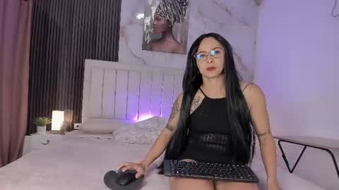 Snapshot of irisxrose chatting on 06.18.26 irisxrose online show from 06.18.26