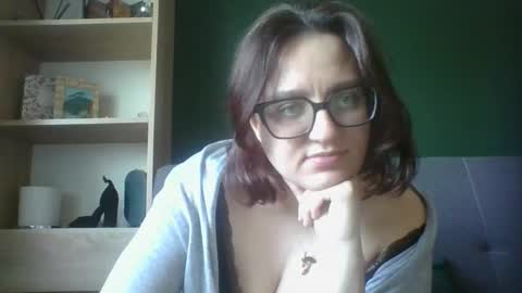 Snapshot of irresistibleparis chatting on 04.24.26 Paris online show from 04.24.26