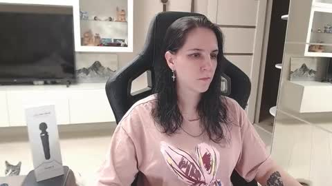 Irwi Tomboy online show from 03.06.25