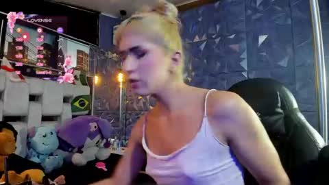 Snapshot of isa__fox_1 chatting on 07.08.26 Isabella online show from 07.08.26