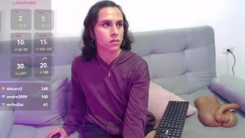 Isabella Hall online show from 03.12.25