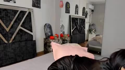 Snapshot of isa_jonness_ chatting on 10.26.25 oIssaJonneso online show from 10.26.25