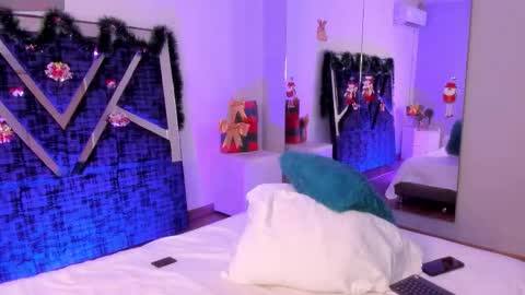 Snapshot of isa_jonness_ chatting on 12.14.25 oIssaJonneso online show from 12.14.25