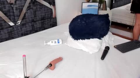 oIssaJonneso online show from 03.14.26