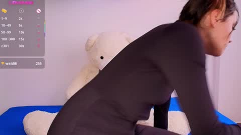 Isabella Laurentt  online show from 02.05.25