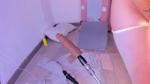 Snapshot of isa_redhair_ chatting on 01.18.25 ....  Connection time 900 pm to 500 amRest days Wednesday and Saturday online show from 01.18.25