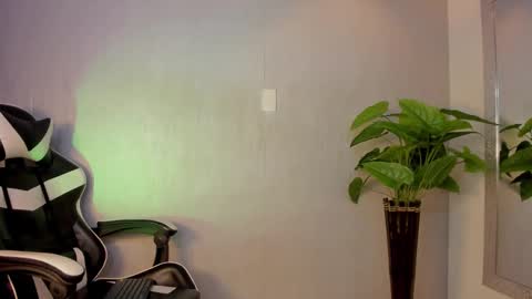 Isaac  online show from 12.04.25