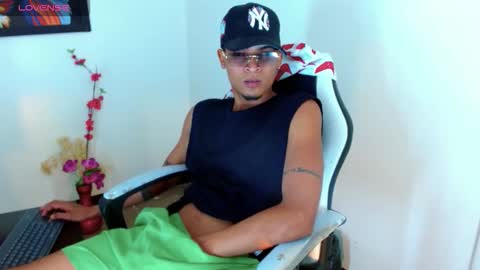 Snapshot of isaacas chatting on 11.12.25 Isaacas online show from 11.12.25