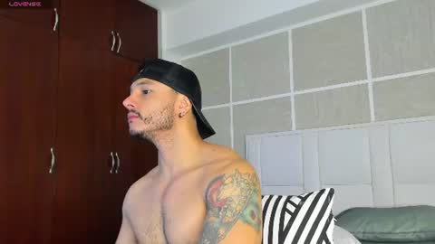 Snapshot of isaacs11 chatting on 07.12.26 Isaac Surez online show from 07.12.26