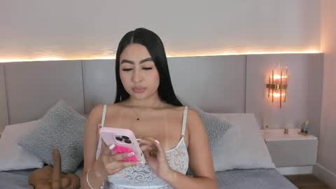 Snapshot of isabel_millher chatting on 10.02.25 Isa online show from 10.02.25