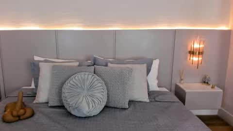 Snapshot of isabel_millher chatting on 10.08.25 Isa online show from 10.08.25