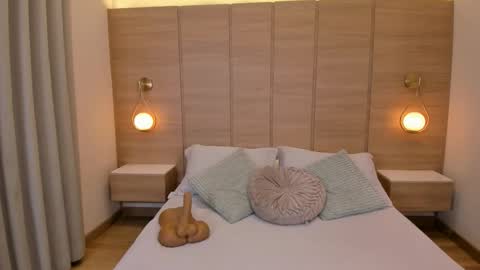 Snapshot of isabel_millher chatting on 11.06.25 Isa online show from 11.06.25