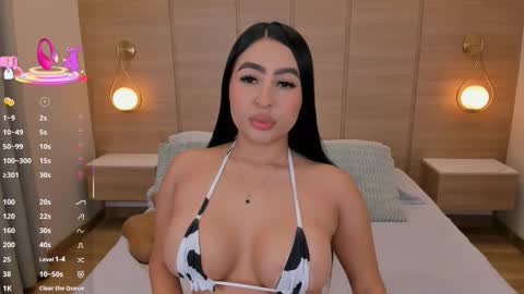 Snapshot of isabel_millher chatting on 11.19.25 Isa online show from 11.19.25