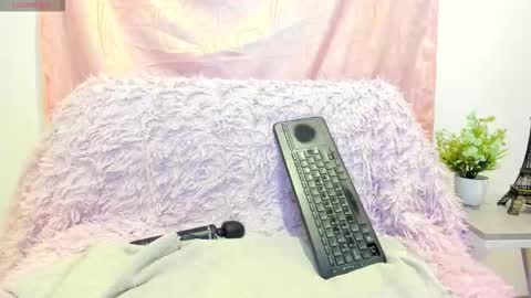 Snapshot of isabela_gonzalez_ chatting on 11.27.25 ISA online show from 11.27.25