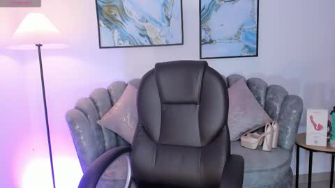 isabela romano online show from 11.14.25