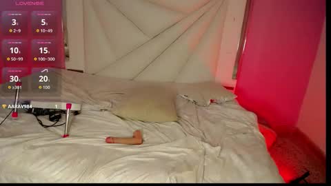 Snapshot of isabela_saenzz chatting on 09.26.25 I S A B E L A ISA online show from 09.26.25