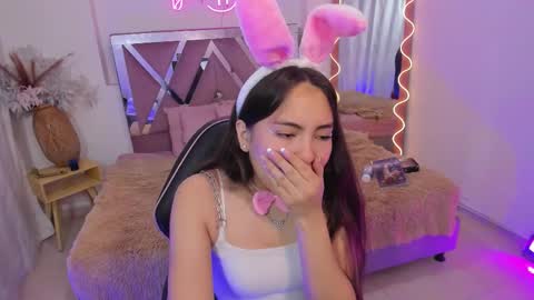 Snapshot of isabela_tay chatting on 11.22.25 ISABELA online show from 11.22.25