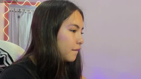 Snapshot of isabela_tay chatting on 12.01.25 ISABELA online show from 12.01.25