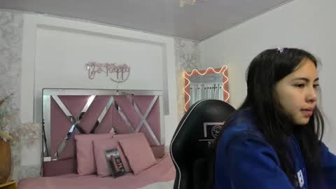 Snapshot of isabela_tay chatting on 12.17.25 ISABELA online show from 12.17.25