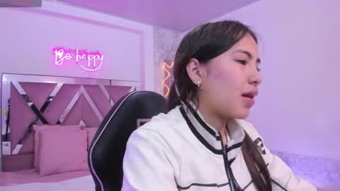 Snapshot of isabela_tay chatting on 12.19.25 ISABELA online show from 12.19.25