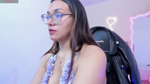 Snapshot of isabelalux_tay chatting on 12.15.25 isabelalux_tay online show from 12.15.25