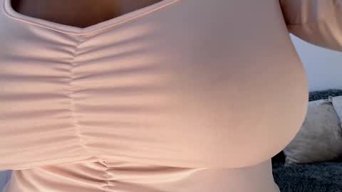 Snapshot of isabelateran chatting on 05.06.26 isabelateran online show from 05.06.26