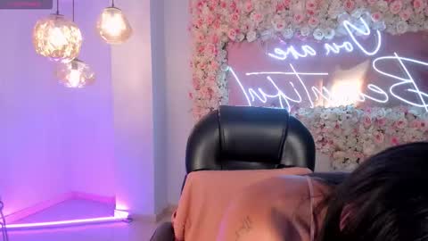 Snapshot of isabelbornner chatting on 12.22.25 Isabel Bornner online show from 12.22.25